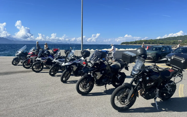 Cheap Rent a Motorcycle Split for Tourists